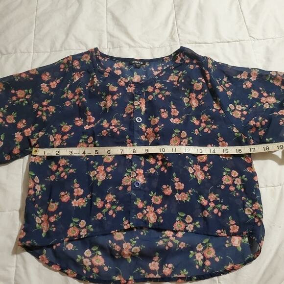 Zunie size 8 floral sheer crop top with crochet detail. - Picture 9 of 11